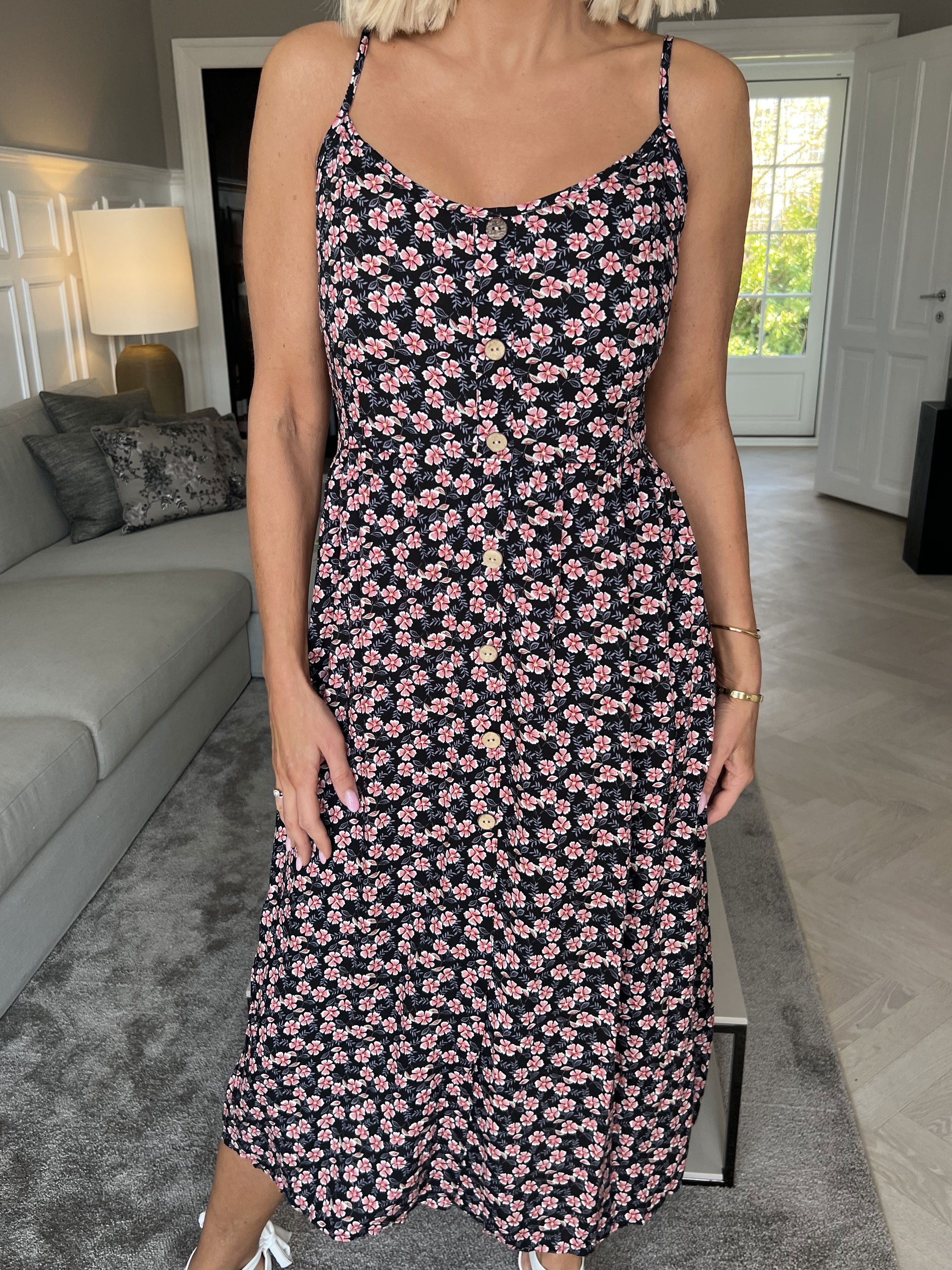 Lykke Flower - Sød stropkjole med blomsterprint